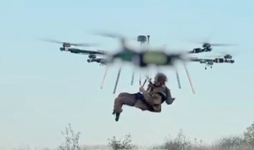 Misiune de salvare, în premieră, pe frontul din Ucraina. Soldat rănit, evacuat cu ajutorul unei drone