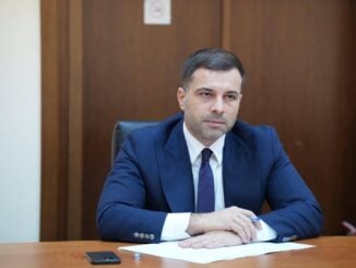Ministrul Transporturilor confundă ministerul cu partidul / Postare politică pe pagina ministerului / Ministrul nu răspunde la întrebări / Ce spune directorul de comunicare