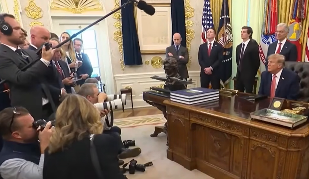 VIDEO Trump insultă un reporter în Biroul Oval: „Taci! Ce e în neregulă cu tine, ești bolnav?”