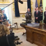 Donald Trump, jurnalist insultat, Andrew Feinberg, ,Trump insultă un reporter în Biroul Oval