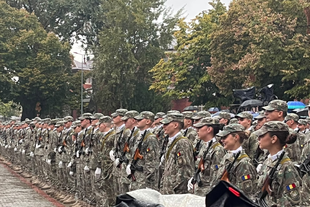 UPDATE VIDEO Nicușor Dan, alături de viitorii ofițeri ai Armatei Române: „Apărarea țării a ieșit dintr-o zonă teoretică”
