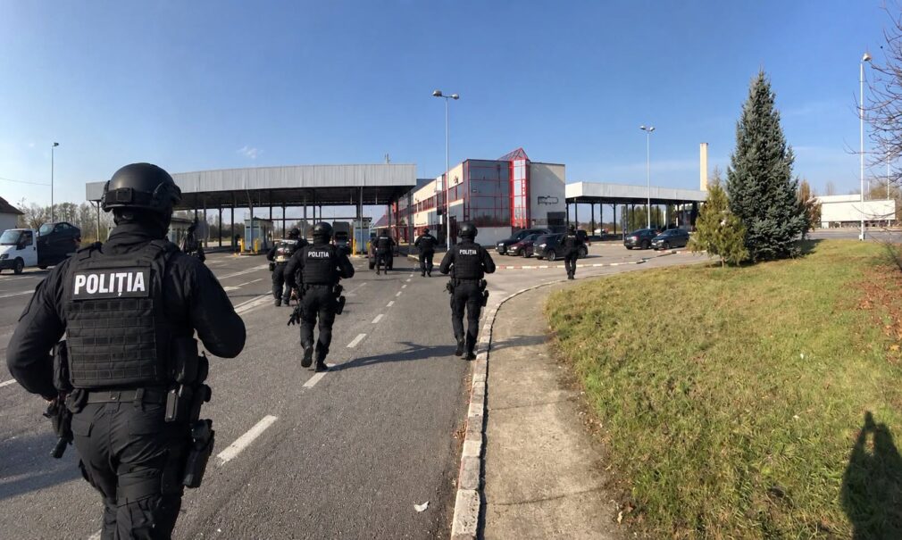 Grup infracțional la Vama Halmeu. Șefii Poliției de Frontieră și ai Vămii, reținuți de DNA pentru șpagă