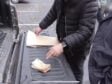VIDEO Primarul din Slănic Moldova, reținut pentru luare de mită. Procurorii l-au prins în flagrant