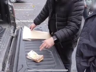 VIDEO Primarul din Slănic Moldova, reținut pentru luare de mită. Procurorii l-au prins în flagrant