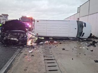 Accident grav pe DN22, la ieșirea din Lumina. Nouă persoane au ajuns la spital după impactul dintre un microbuz și un autoturism