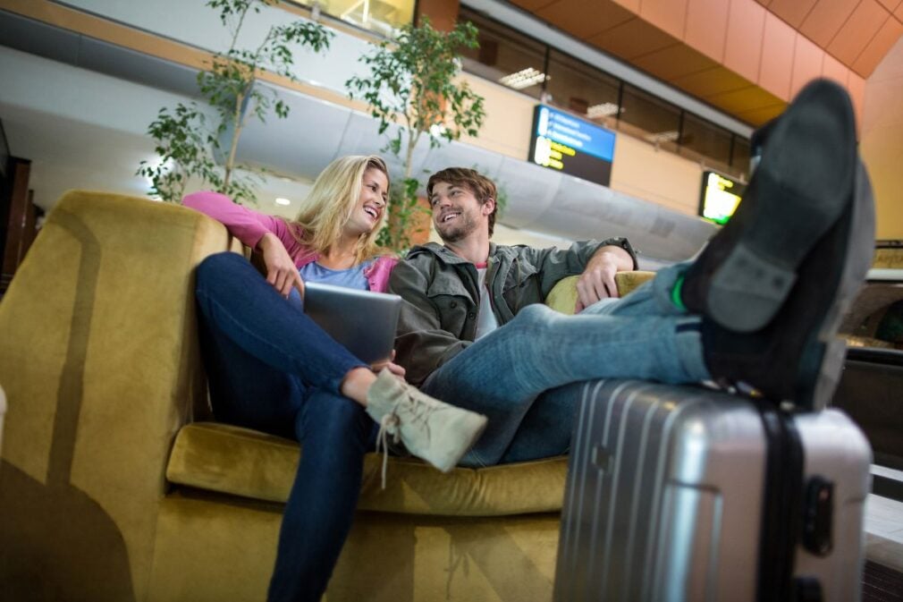 Încă un bagaj gratuit în avion. Ce s-a decis în UE pentru pasageri