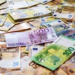 https://www.cotidianul.ro/romania-amana-iar-euro-cat-ne-costa-fiecare-an-in-care-ramanem-in-afara-zonei-euro/