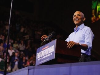 Trump și Obama, mitinguri paralele în state-cheie. Democrații îl aruncă în joc pe fostul președinte, pe măsură ce campania intră pe ultima sută de metri