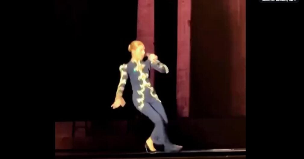 VIDEO Momentul în care legendara Céline Dion cade pe scenă. Ce a făcut imediat artista, în fața fanilor