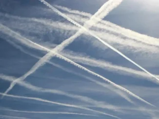 Chemtrails în România. De ce unii oameni cred că urmele albe ascund un complot