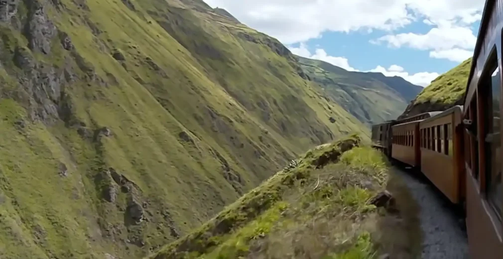 Tren cu bazin de apă termală sau măști de oxigen. Trasee feroviare care te lasă cu gura căscată. România e în top