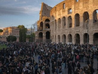 VIDEO Protestatarii din Roma au pătruns în interiorul Colosseumului. Confruntări cu forțele de ordine