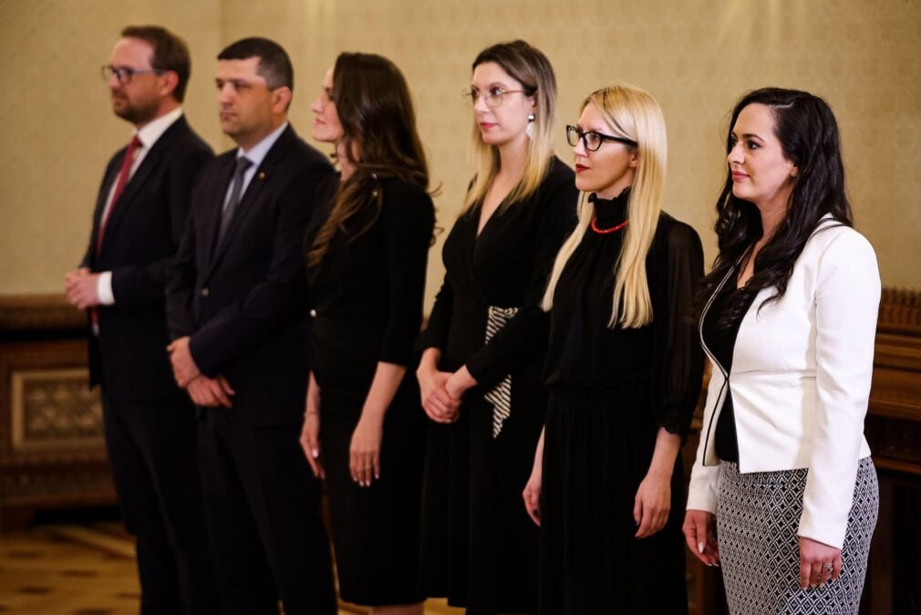 „De ce avem mai mulți gay decât femei în guvern?” Mesajul ofensator redistribuit de un lider USR în grupul unei comisii parlamentare