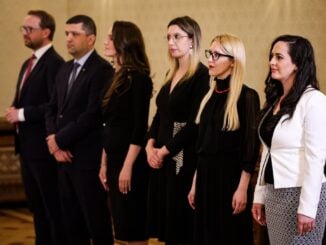 „De ce avem mai mulți gay decât femei în guvern?” Mesajul ofensator redistribuit de un lider USR în grupul unei comisii parlamentare