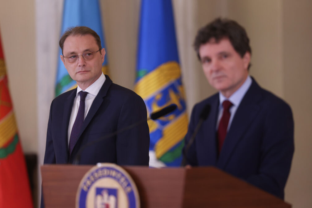 Guvernul Luca Niculescu: tehnocrați la vedere, partide la butoane