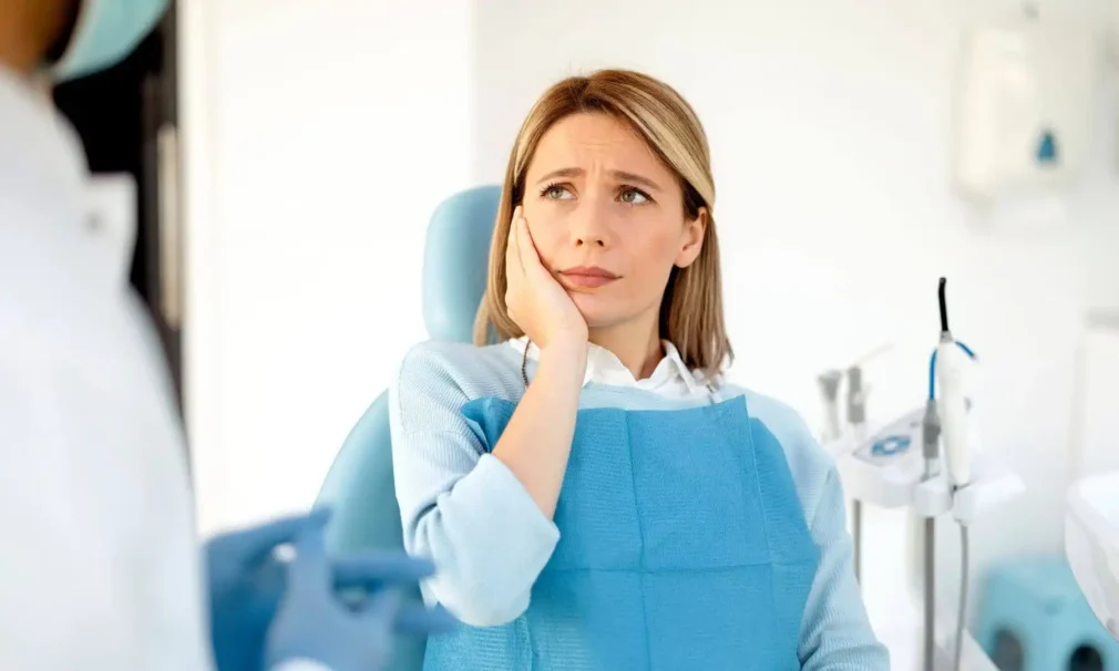 Durerea după implantul dentar: ce este normal și când trebuie să mergem la medic