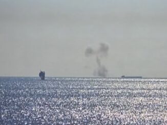 VIDEO Navă turcească lovită de o dronă în Marea Neagră, lângă Platforma Pescăruș. 13 marinari sunt dați dispăruți