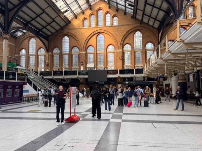 Pană masivă de curent în Londra. Mii de locuințe și afaceri au rămas fără electricitate