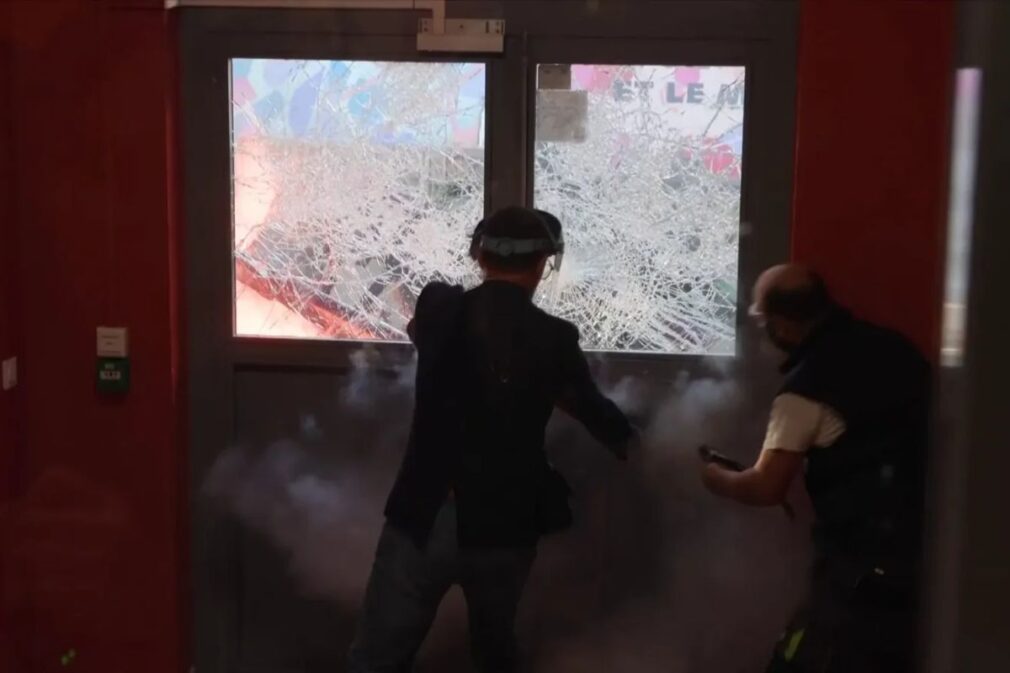 VIDEO Incendii la porțile unui liceu din Paris. Aproximativ 100 de elevi au fost evacuați