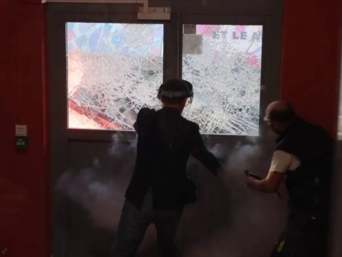 VIDEO Incendii la porțile unui liceu din Paris. Aproximativ 100 de elevi au fost evacuați