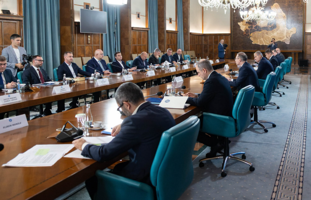 Luca Niculescu, întâlnire cu reprezentanții consiliilor județene. Reforma administrației locale și finanțarea prin PNRR, discutate la Palatul Victoria