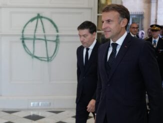 Franța devine noul „bolnav al Europei”. Criza fiscală și tensiunile sociale amenință a doua economie din UE