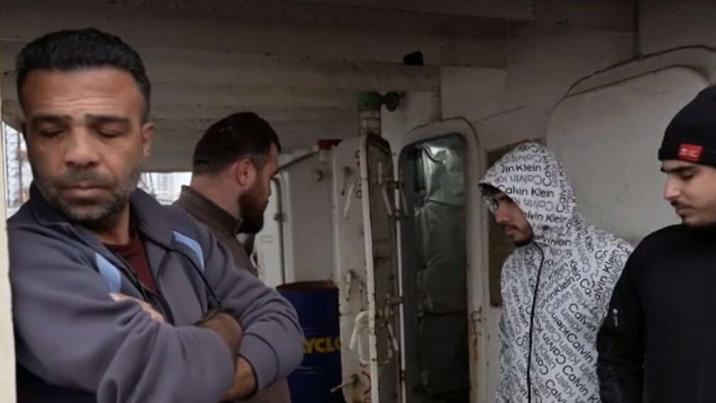 VIDEO Zece marinari sunt blocați de peste trei luni în Portul Constanța. Nu și-au primit salariile din aprilie, iar doi au probleme grave de sănătate