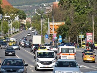 Noile prețuri ale rovinietei intră în vigoare. Cât costă pentru electrice, Euro VI și mașinile vechi