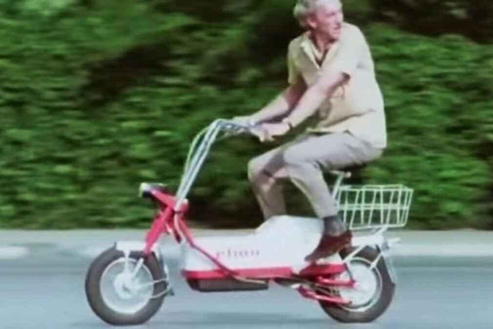 VIDEO România avea moped electric încă din anii ’70. A fost testat de BBC pe străzile Bucureștiului