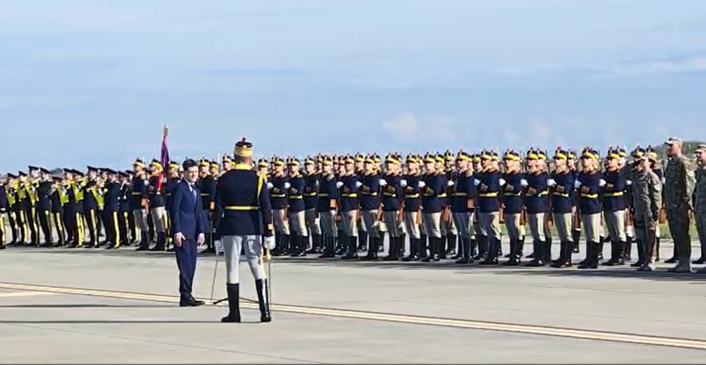 Nicușor Dan, de Ziua Armatei la Baza 86 Aeriană Borcea  VIDEO