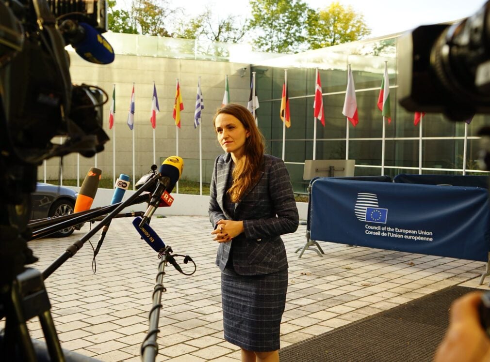 Oana Țoiu, replică după ce PSD, AUR și PACE au votat în Senat menținerea votului unanim la nivelul UE. „Parlamentul dezbate o minciună periculoasă”