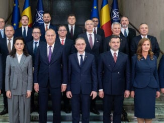 Sub „ochii” Brătienilor agățați pe pereți. „Apostolul” lui Nicușor Dan -Luca- și alaiul roșu, în primul pelerinaj la Guvern REPORTAJ