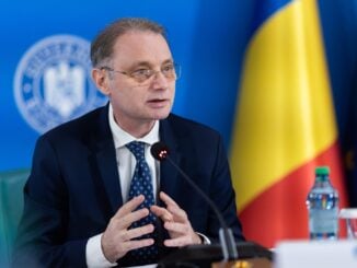 Proiectul reclamat de Bolojan prin care ANCOM voia să „spargă” 160.000 de euro, pe masa lui Luca Niculescu. Suma s-a diminuat de trei ori DOCUMENT