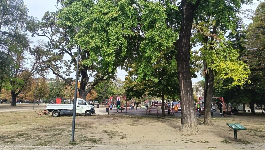 „Mirosul libertății”. Susținătorii Studenților au curățat Parcul Pionierilor din Belgrad