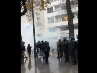 Violențe în Paris după o zi de proteste. Baricade în flăcări și confruntări cu poliția pe timpul nopții