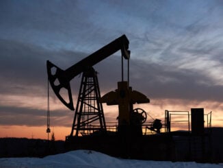 Petrolul sare din nou peste 100 de dolari. Ce se întâmplă în Strâmtoarea Ormuz și de ce ne poate costa pe toți