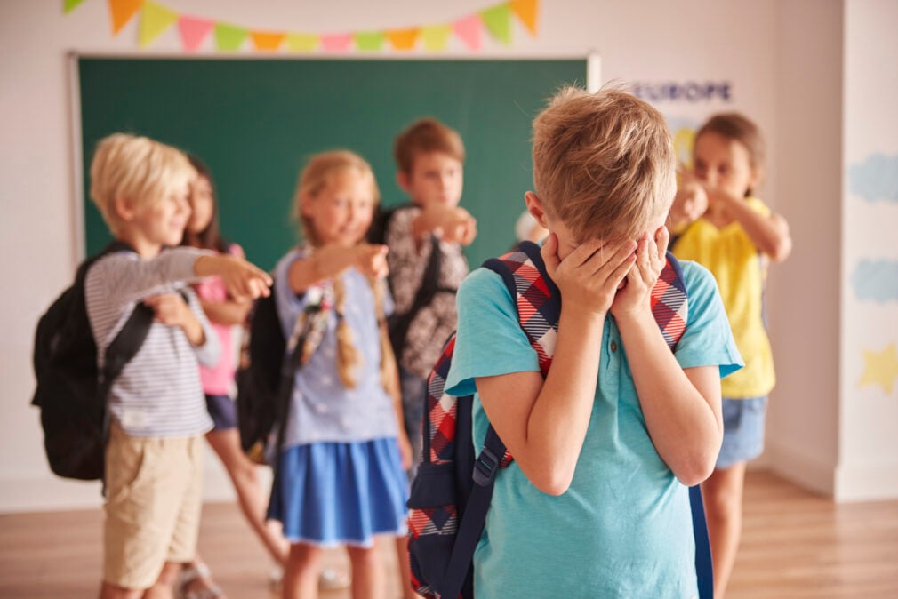 Bunicul elevului din Bistrița susține că bullyingul a declanșat atacul. Ce arată studiile despre premeditare