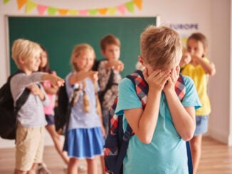 Bunicul elevului din Bistrița susține că bullyingul a declanșat atacul. Ce arată studiile despre premeditare