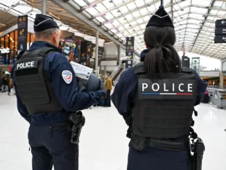 Parisul s-a baricadat. Muzee închise, blindate pe străzi și mii de forțe de ordine