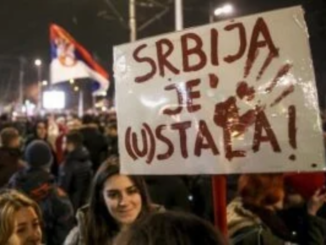 POLITICO Tinerii din Serbia provoacă regimul de la Belgrad. Lista electorală a studenților a depășit partidul lui Vučić în sondaje