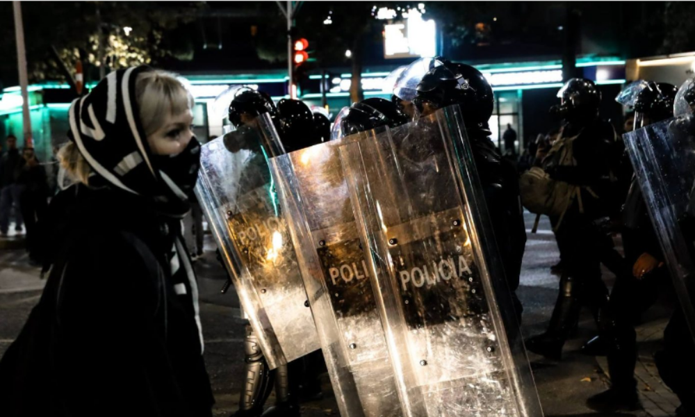 Revoluția Flamingo. Protestele studențești din Tirana se transformă în ciocniri violente cu poliția