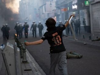VIDEO Până la 50.000 de oameni au protestat la Bruxelles. Poliția a intervenit cu gaze lacrimogene și tunuri cu apă