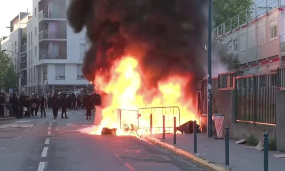 VIDEO Mobilizare masivă în liceele din Franța. Sute de școli blocate și peste 1.700 de persoane reținute