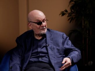 VIDEO De la fatwa din 1989 la atacul din New York. Documentarul „Knife” reconstituie destinul lui Salman Rushdie