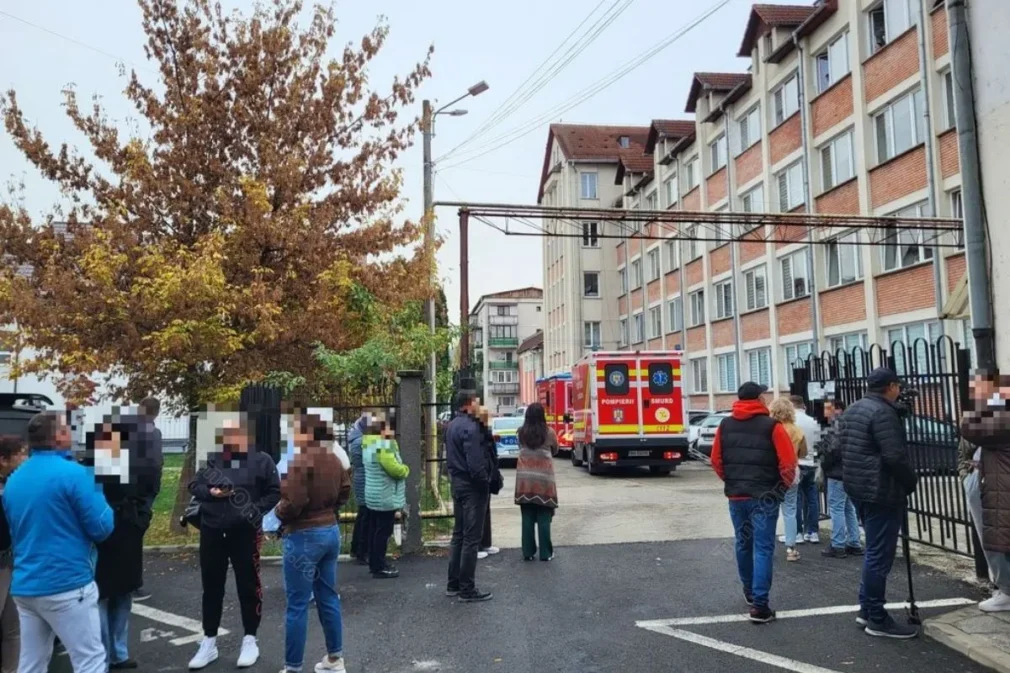 VIDEO Un elev de clasa a VII-a din Bistrița și-a înjunghiat profesoara. Un alt copil a fost rănit
