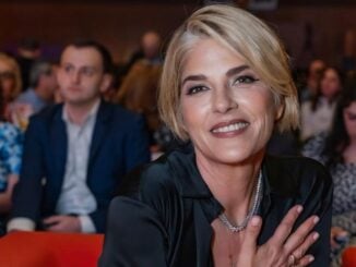 VIDEO Actrița Selma Blair, arestată după un incident violent într-un avion