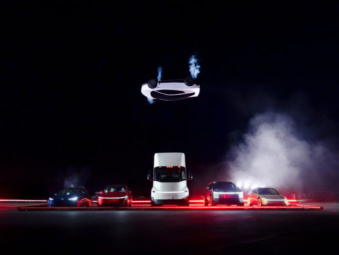 VIDEO Elon Musk pune aripi mașinilor Tesla