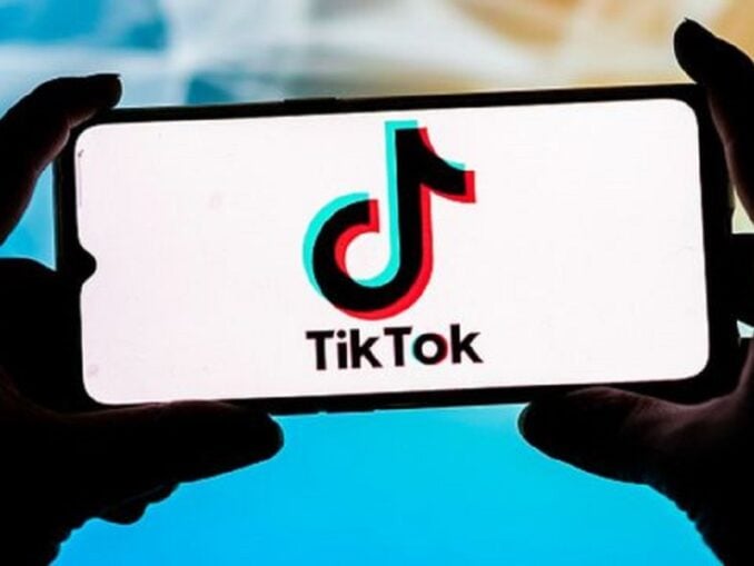 Proprietarul Politico și The Telegraph a propus cumpărarea filialei europene a TikTok. Ce legătură are familia lui Trump