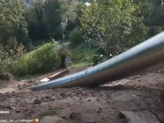 De la școală acasă cu toboganul. Elevii ajung în oraș în 30 de secunde în loc de 30 de minute