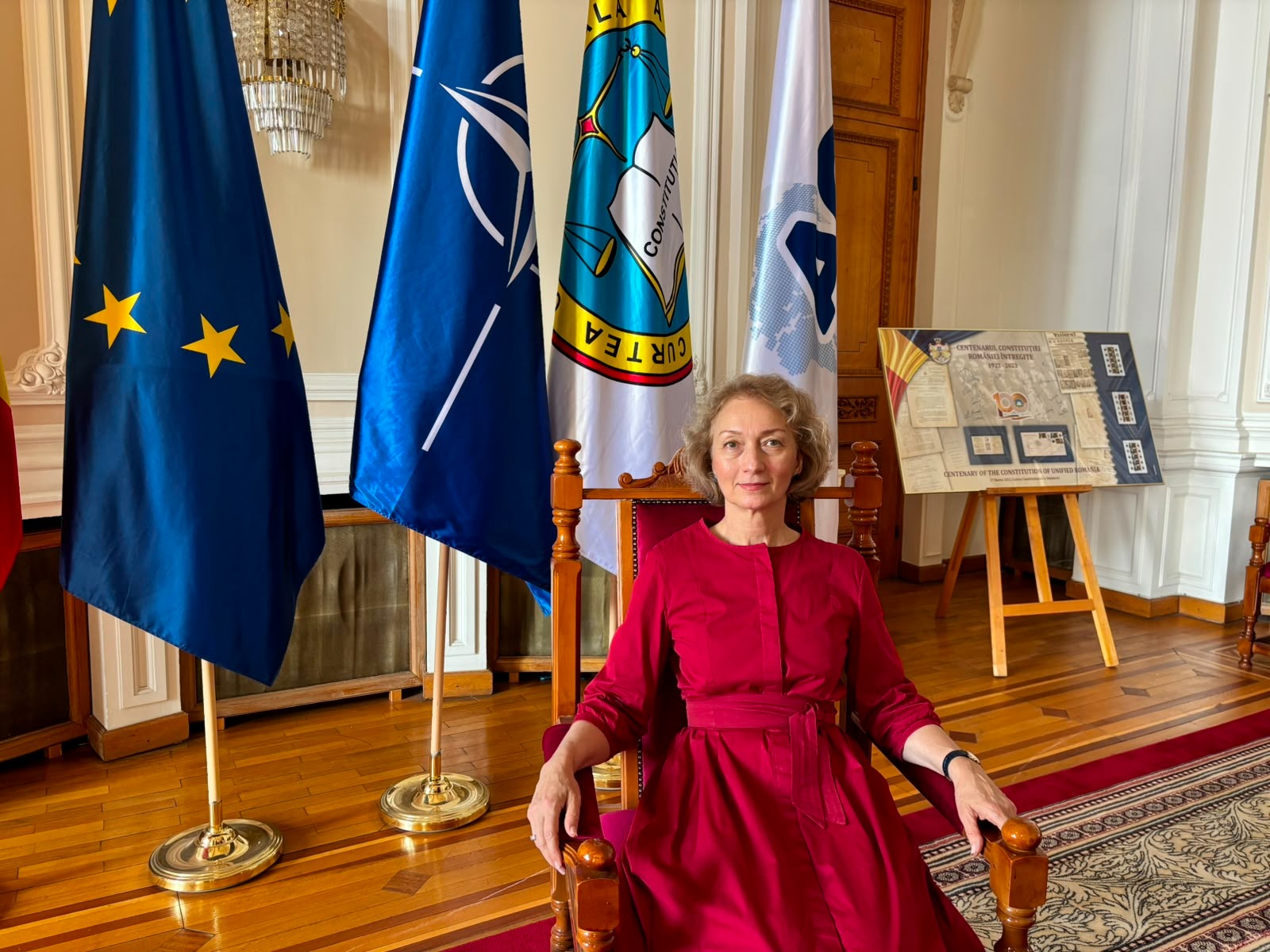 Simina Tănăsescu, președinta CCR, în sala mare a Curții, la interviurile Cotidianul